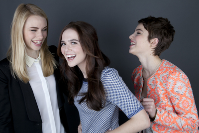 Zoey Deutch Poster 2697992