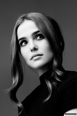 Zoey Deutch Poster 2698001
