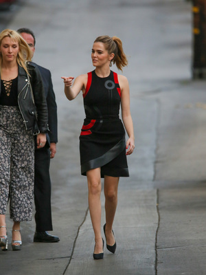 Zoey Deutch Poster 2698029