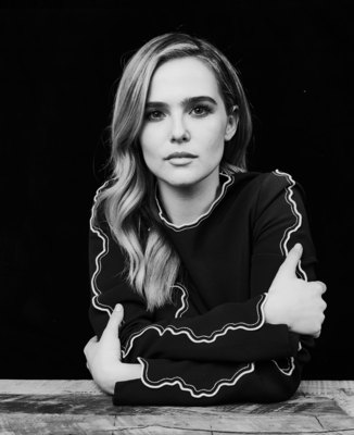 Zoey Deutch Poster 2698057