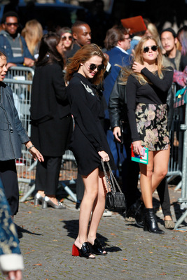 Zoey Deutch Poster 2698061
