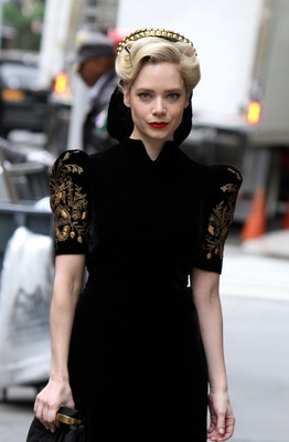 Zoey Deutch Poster 2698227
