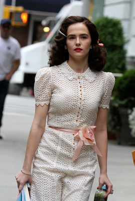 Zoey Deutch Poster 2698353