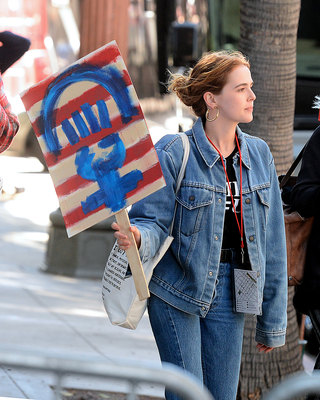 Zoey Deutch Poster 3003935