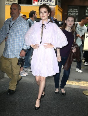 Zoey Deutch Poster 3313156