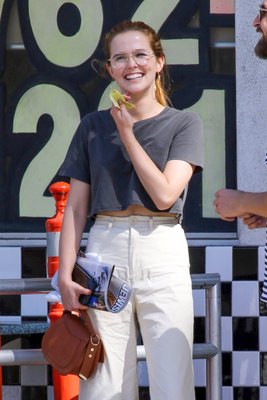 Zoey Deutch Poster 3314030