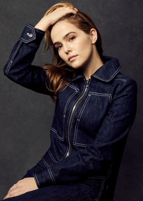 Zoey Deutch Poster 3677872