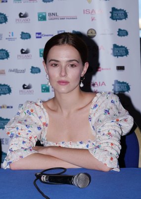 Zoey Deutch Poster 3866013