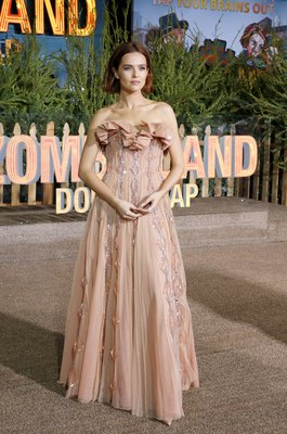 Zoey Deutch Poster 3893716