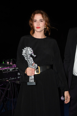 Zoey Deutch Poster 3893850