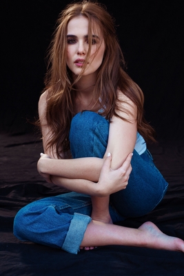 Zoey Deutch Poster 3924515